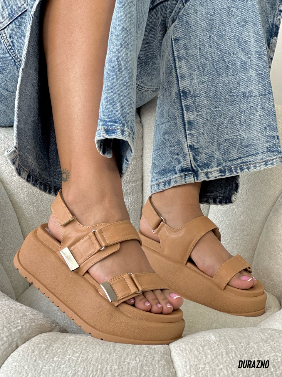 Descubre el Estilo y Elegancia en Cada Paso las sandalias Durazno