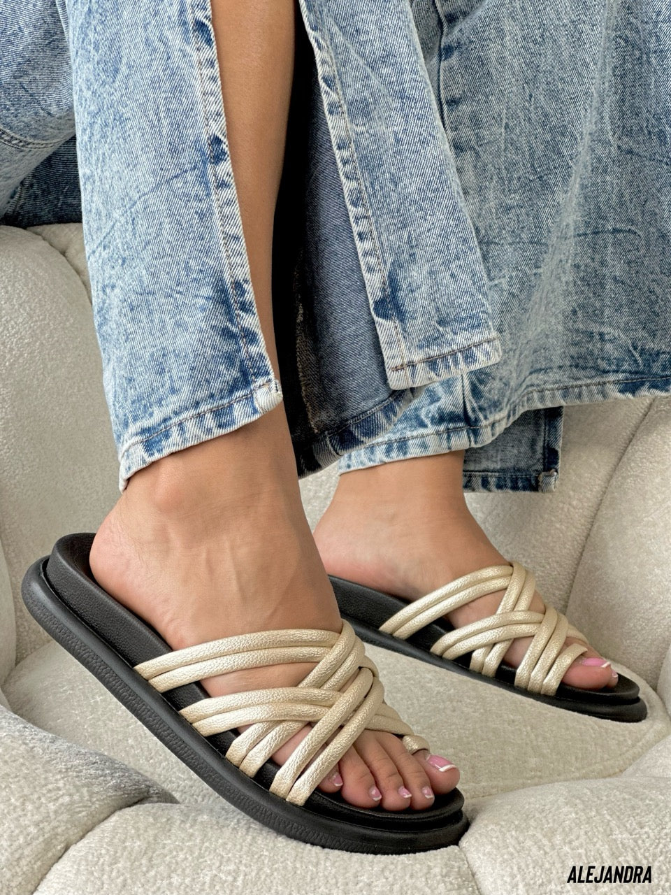 Descubre el Estilo y Elegancia en Cada Paso las sandalias Alejandra