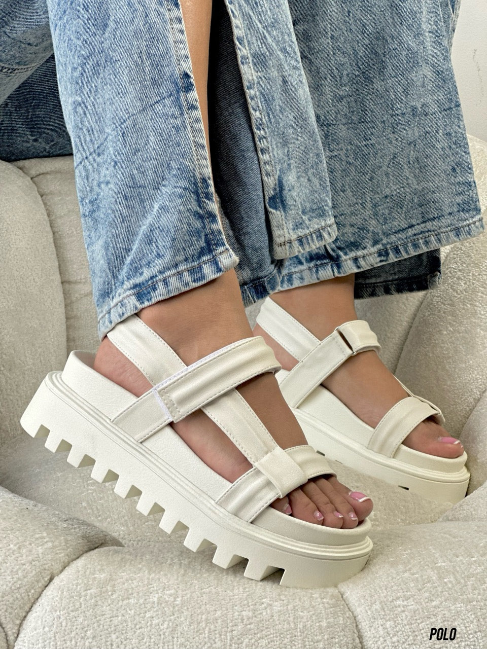 Descubre el Estilo y Elegancia en Cada Paso las sandalias Polo