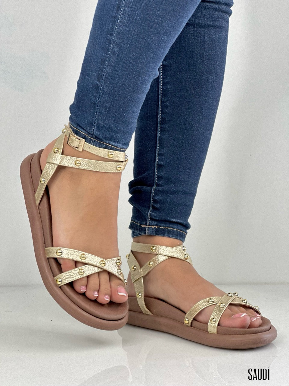 Descubre el Estilo y Elegancia en Cada Paso las sandalias Saudí