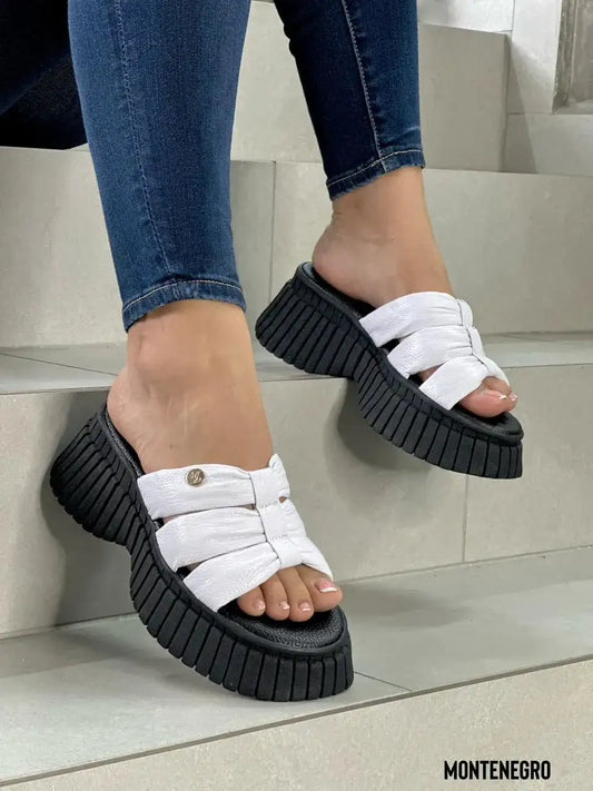 Descubre el Estilo y Elegancia en Cada Paso con las sandalias MONTENEGRO