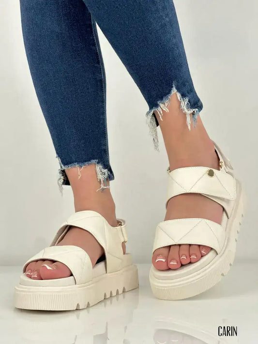 Descubre el Estilo y Elegancia en Cada Paso las sandalias CARIN