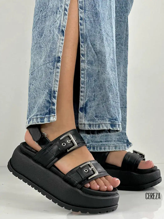 Descubre el Estilo y Elegancia en Cada Paso las sandalias CEREZA