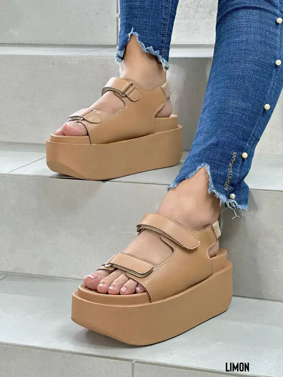 Descubre el Estilo y Elegancia en Cada Paso las sandalias LIMON