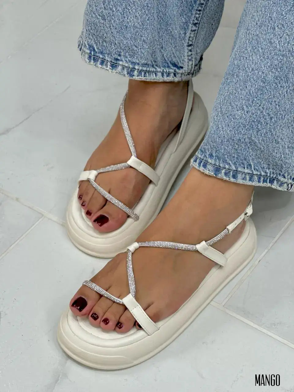 Descubre el Estilo y Elegancia en Cada Paso las sandalias MANGO